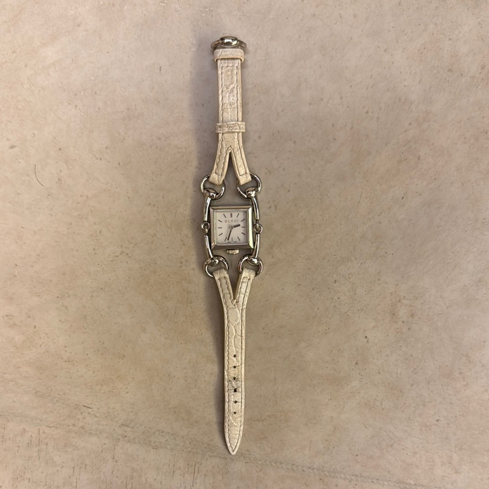Gucci Elegant Cream Leather Strap Watch